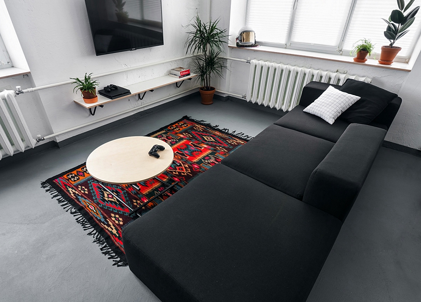 用布簾當隔間！俄羅斯 10 坪單身男子簡約公寓