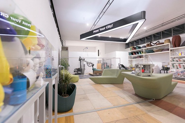 把家中塑膠垃圾帶來，The New Raw 團隊幫你把 3D 列印家具帶到街上