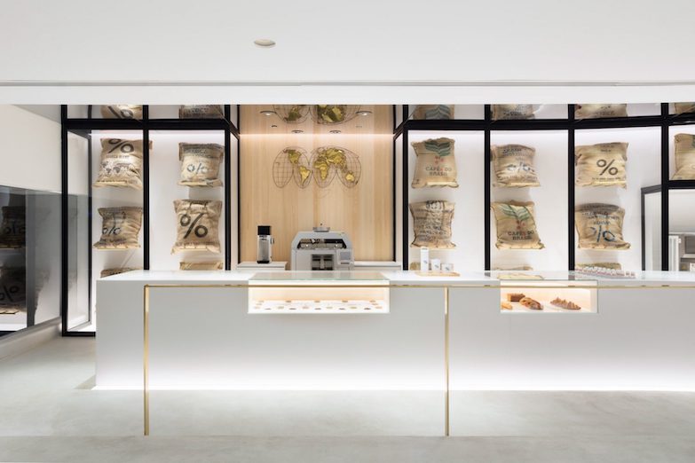 防止眼神交流的 % ARABICA 咖啡店?Nendo 於科威特創意打造符合風俗民情的咖啡空間