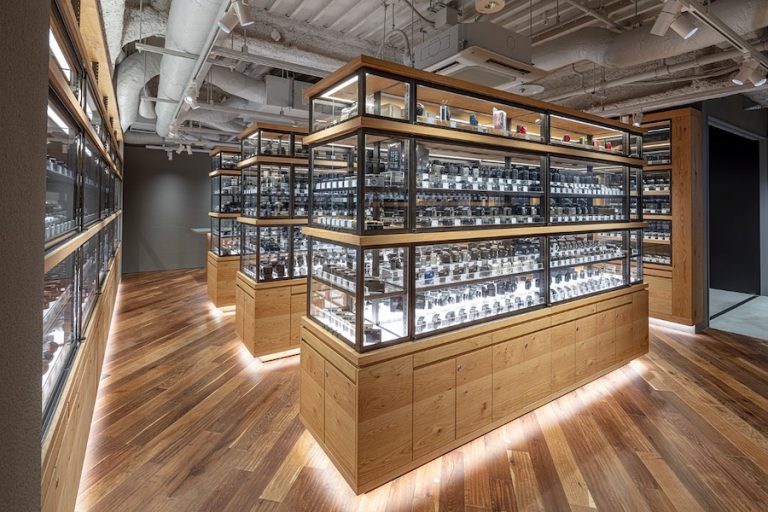 新宿「北村寫真機店」攝影迷天堂！結合相機專賣、咖啡、展覽的攝影殿堂