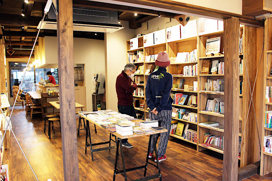 日本奈良無人書店「風船葛」！集結選書、24小時放送、餐飲的新型態獨立書店