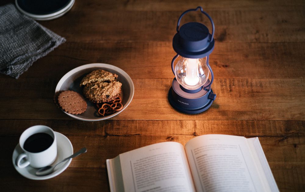 居家質感燈具！BALMUDA The Lantern露營燈如浪漫營火的多層次燈光