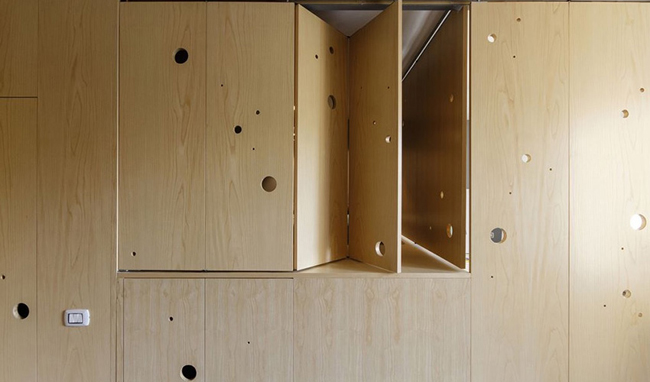 義大利 10 坪活動隔板系統收納公寓