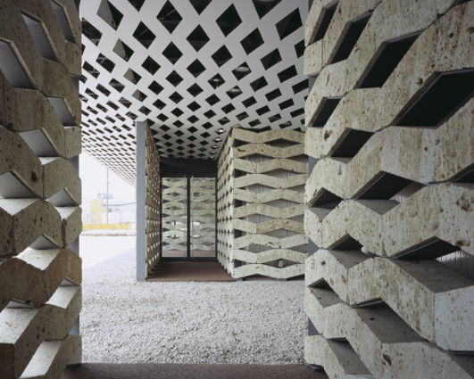 貓奴兼弱建築大師隈研吾於日本巡迴開展！以 5 大「貓的視角」探索公共建築的全新可能