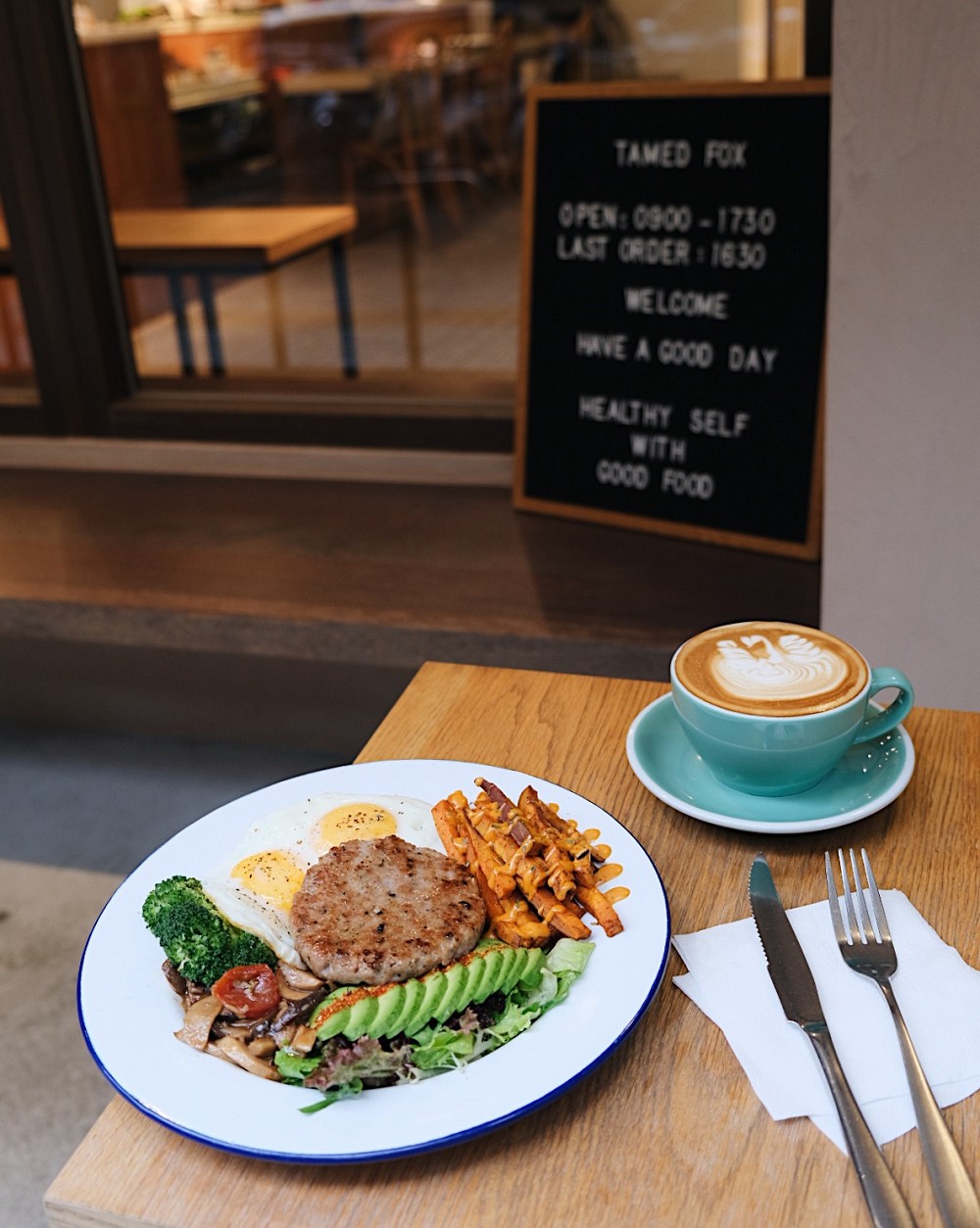 台北大安四維路漫步散策!7間特色店家集結植物、白天酒吧、古董家具店