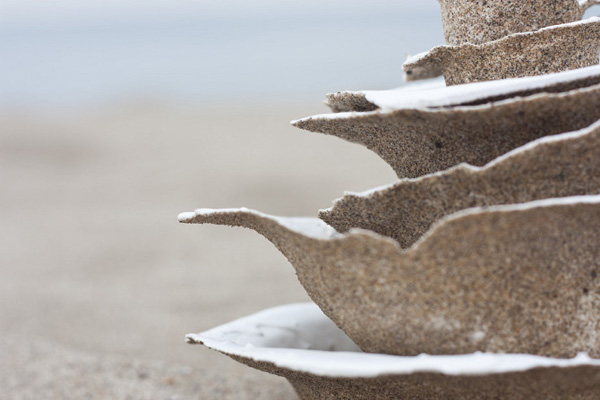 用最少的資源製造產品，藝術家的沙灘製碗計畫