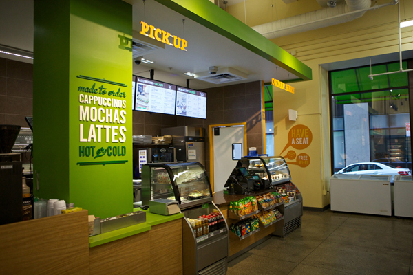 少了橘綠紅條紋更時髦，新版 7-11 概念店