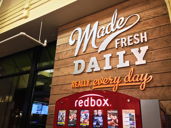 少了橘綠紅條紋更時髦，新版 7-11 概念店