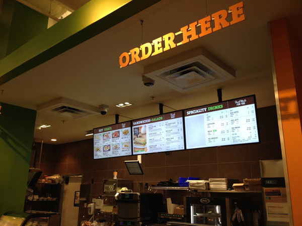 少了橘綠紅條紋更時髦，新版 7-11 概念店