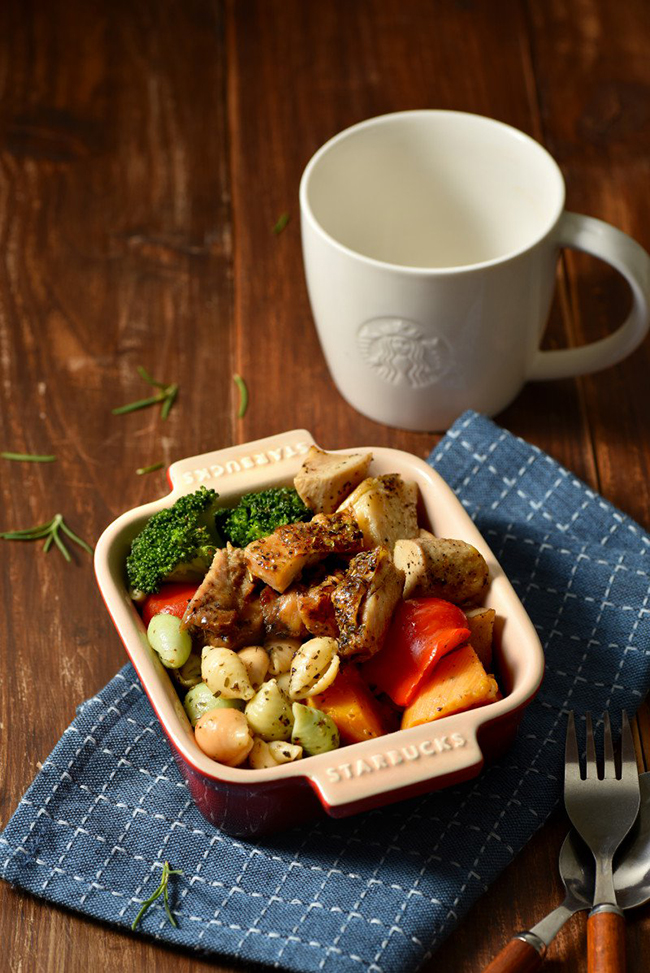 全台最頂級星巴克亮相台北 101!「摩登典藏吧台」門市竹節設計裝飾、清水模圓柱吸睛