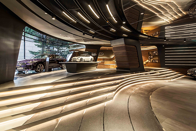 7553 片骨牌流動！韓國汽車品牌 KIA 打造 3D 外牆體驗館