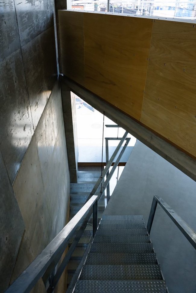 「挖掘」建築本身的樣貌，節省 60% 材料的幾何混凝土建築