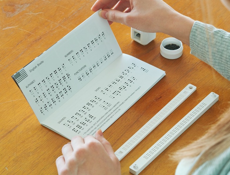 視障朋友福音，簡易型點字印表機能輕易產出點字標籤！