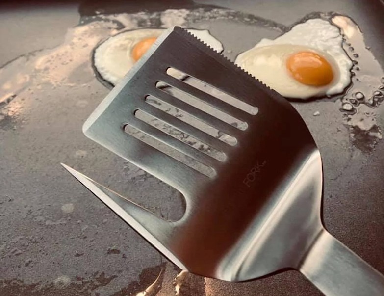 一支搞定廚房所有工作！切、煎、叉、炒、開瓶、刨皮等樣樣都行的多功能廚具FlipFork Boss