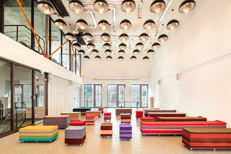 回收貨櫃屋打造創意空間！韓國大學空地 π-ville 99 成為學生最青春自由的聚會場所