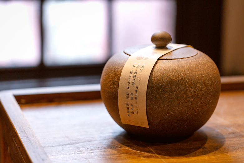 大稻埕紅磚老洋房再一開放！新芳春茶行以茶為主題，融合老屋修復、展覽、書房詮釋百年台茶飄香歷史