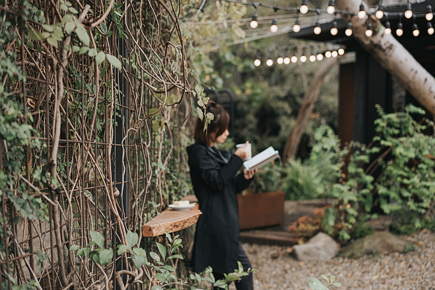 新竹秘境咖啡館「東厚食 Café」！開放式舊貨櫃吧台 X 綠意幽微小徑，置身喧囂城中的自然原野