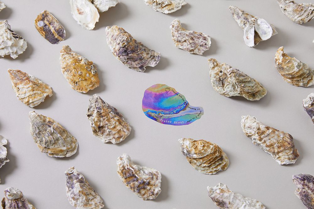 牡蠣+黑啤酒 十八世紀貴族公認絕搭！酉鬼啤酒「蚵蚵蚵歡樂大酒袋」以嘉義白水湖鮮蚵釀造，藍網、蚵殼呈現在地感包裝