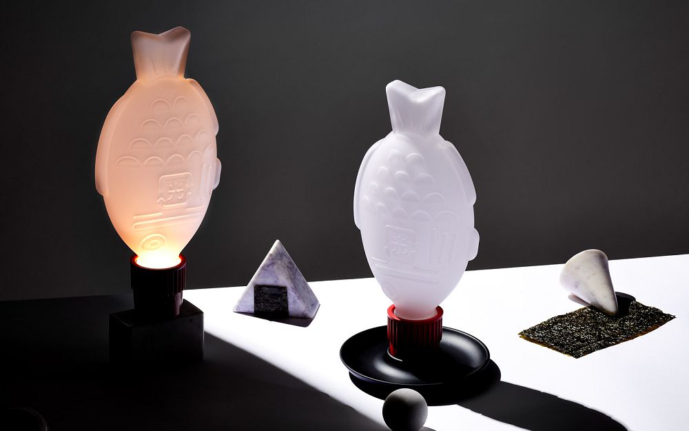 小魚醬油瓶變身玻璃燈具「Light Soy」!澳洲團隊翻玩日本壽司元素成設計燈飾