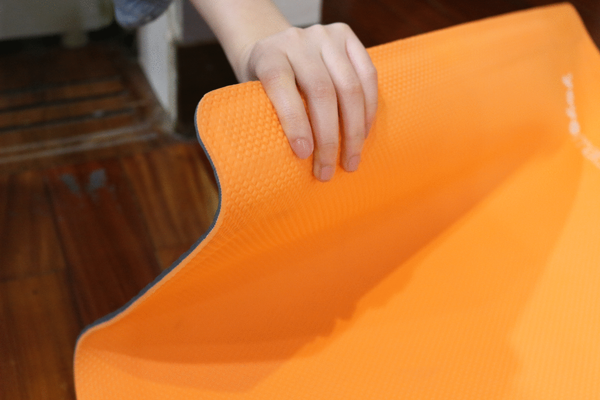 懶惰萬歲！會自己捲起收好的瑜珈墊 yoyo mats