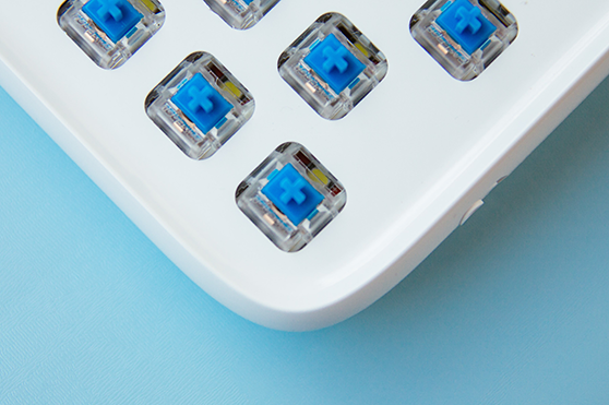 懷舊又新潮的無線藍芽機械鍵盤lofree，Mac／Windows／iOS／Android 都通用