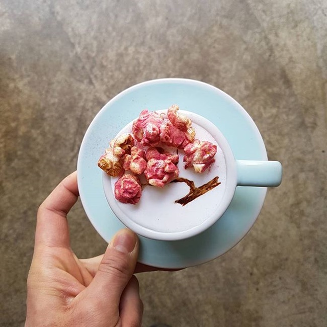 把星空、皮卡丘都帶進咖啡拉花裡，捨不得喝下的杯中藝術