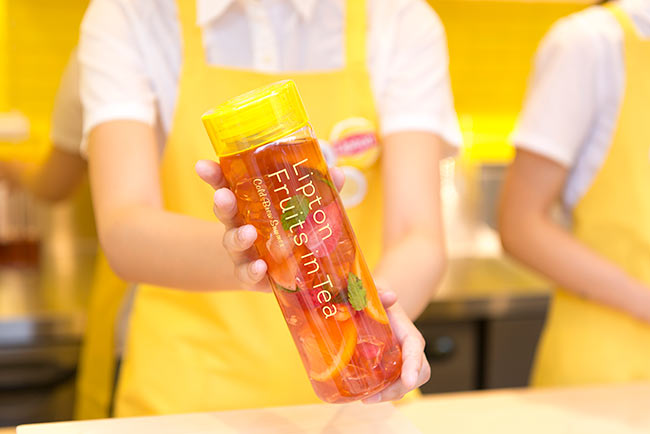 夏天就是要做一杯自己專屬的立頓水果茶！日本 2017 年立頓期間限定店又來啦