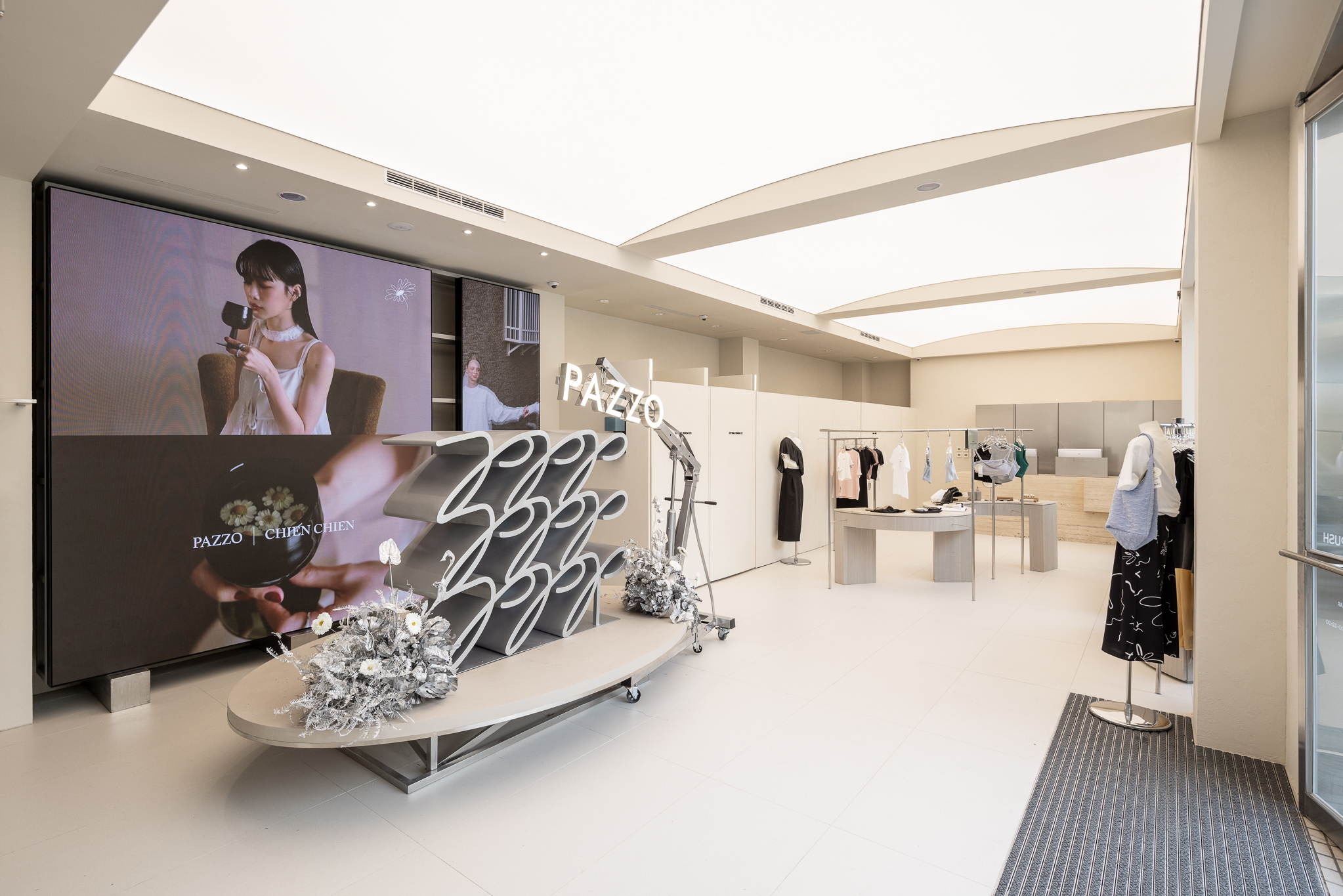 UR LIVING台中文心森林店開幕！PAZZO、Brun不然、蜷尾家等品牌+巨型史努比裝置