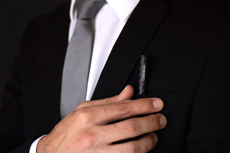 鉛筆界的超級跑車，碳纖維打造而成的一體式鉛筆