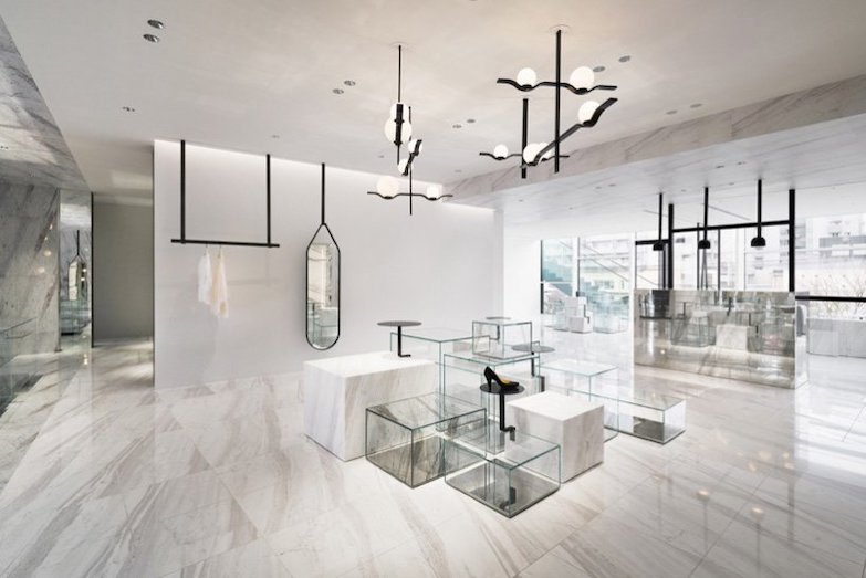 Nendo 出手的箱型堆疊特殊建築！咖啡廳、畫廊、酒吧盡收的代官山簡約商業空間