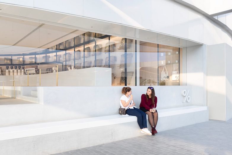 防止眼神交流的 % ARABICA 咖啡店?Nendo 於科威特創意打造符合風俗民情的咖啡空間