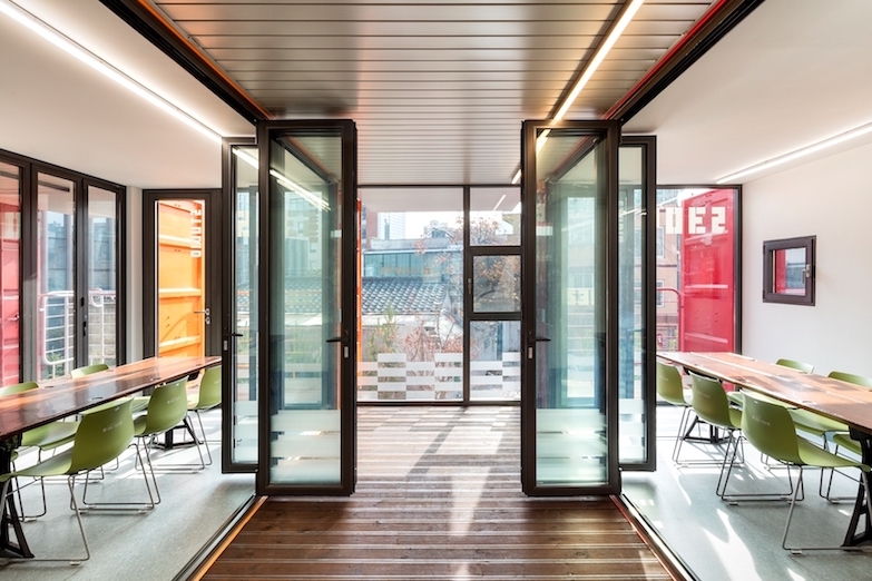 回收貨櫃屋打造創意空間！韓國大學空地 π-ville 99 成為學生最青春自由的聚會場所