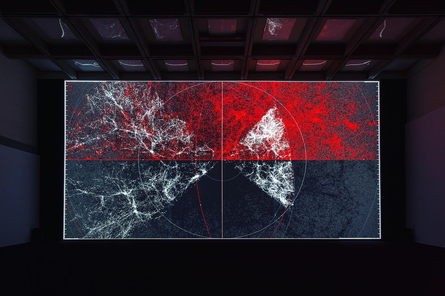 國際聲光藝術家池田亮司睽違十年亞洲最大、最完整個展！北美館年度重磅推出科技感體驗