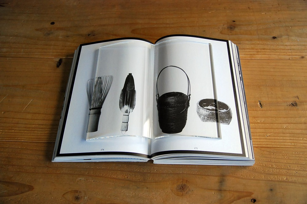 愛書者的夢幻逸品 Book on Book！防止弄髒、協助攤開無摺痕的桌上質感小物 