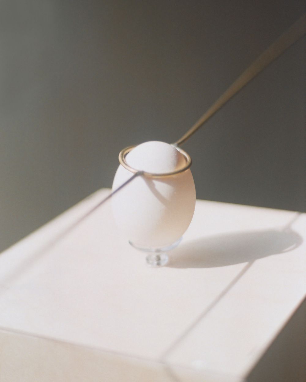 台北鬧空間《蛋架發表免責聲明2.0》趣味展覽！工業設計師陳亮融挑戰微妙的危險張力