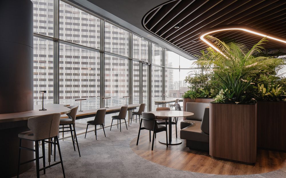 新加坡花旗銀行財富中心空間設計！銀行辦公室變身絕美溫室熱帶花園