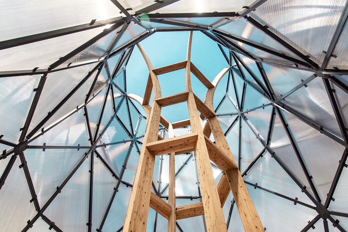 北美館X-Site《爆炸容器》感官裝置藝術！光影、聲音、觸覺共振的超現實造型塔