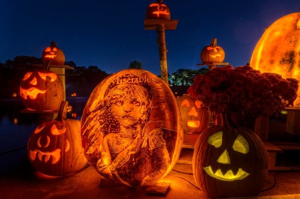 吹彈可破，橘裡透黃～電影明星齊聚一堂的精緻南瓜燈籠晚會