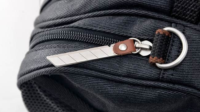 只有帥氣有型，一點宅味也沒有！《進擊的巨人》立體機動裝置四用包登場