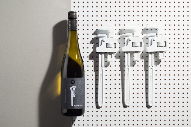 機械工業元素上瓶身！葡萄酒也能有新潮味