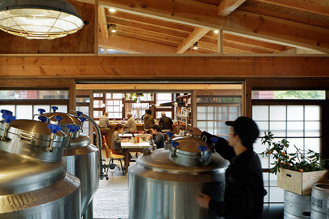 貫徹「零廢棄物」理念！日本小鎮上的回收建材啤酒廠