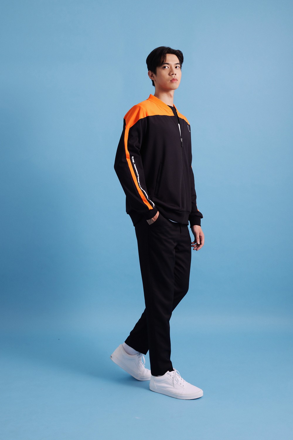 台灣大哥大門市全新制服設計！APUJAN操刀融合科技想像與科幻文學