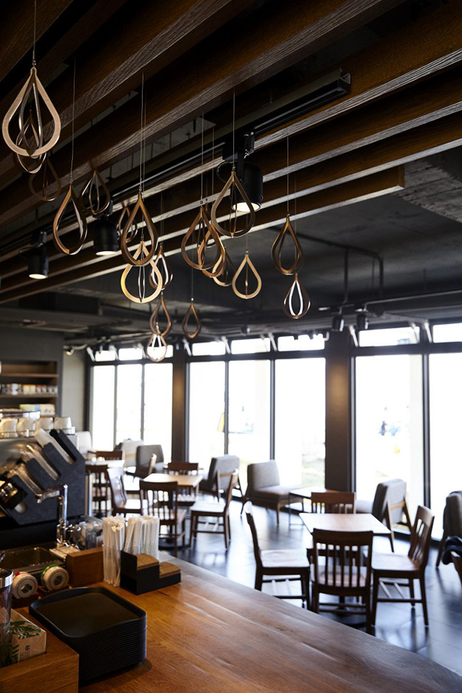 全台灣最北端星巴克！馬祖成唯一開暖氣門市 空間結合藍眼淚+石屋建築意象