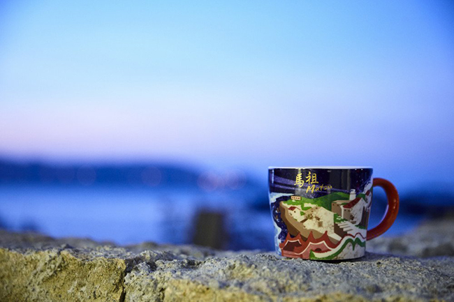 全台灣最北端星巴克！馬祖成唯一開暖氣門市 空間結合藍眼淚+石屋建築意象