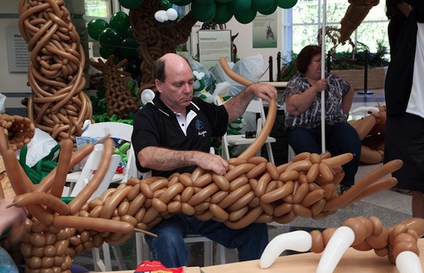 是什麼風把恐龍吹進博物館裡!