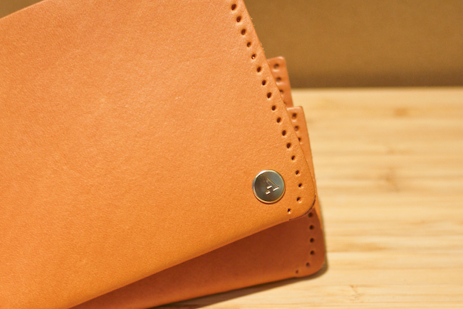 這是我做的啦！不論零錢包、名片夾或長短皮夾，ADOLE DIY 系列讓你輕鬆自己縫皮件