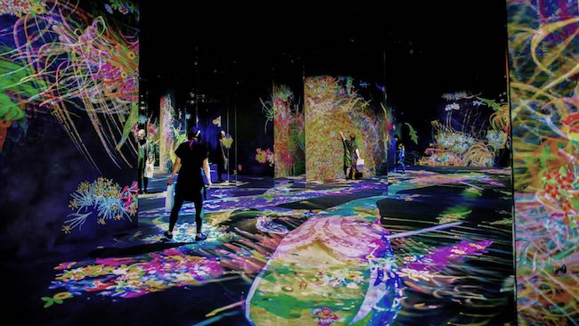 Amos Rex 博物館開幕展：teamLab 帶你體驗對抗地心引力的水流幻境