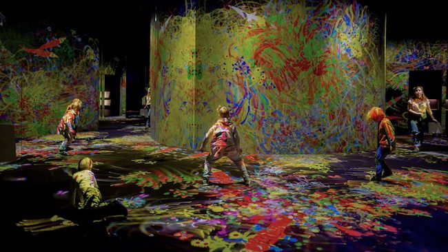 Amos Rex 博物館開幕展：teamLab 帶你體驗對抗地心引力的水流幻境