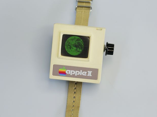 超強 Maker 再出手，自製超潮的 Apple II watch！