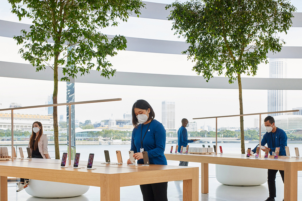 全球首間球體建築 Apple Store 在新加坡!化身水上燈籠「漂浮」於濱海灣